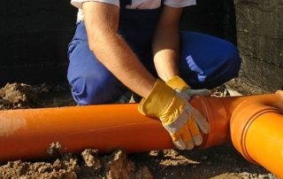 Connection of plastic sewer pipes