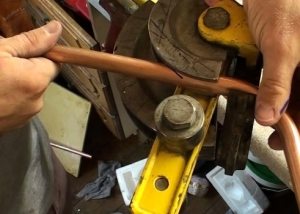 Comment plier un tube en cuivre à la maison