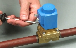 Injap solenoid untuk air