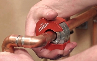 Pipe cutter for copper pipes